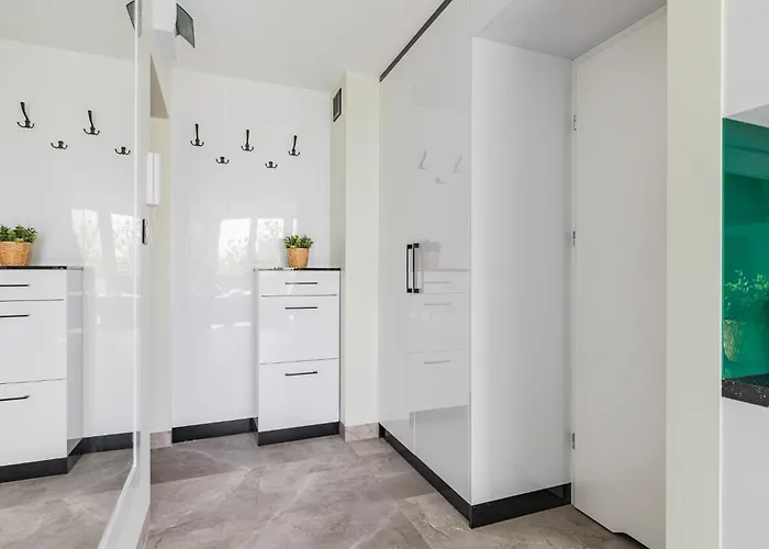 Superapart Saska 48A, Sleek 6Th-Floor Studio With Balcony & Elevator Access