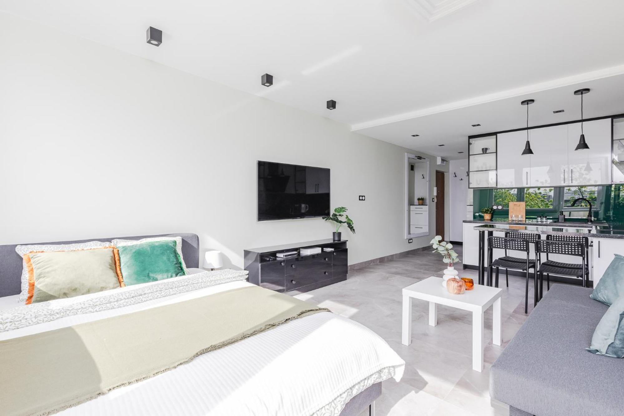 Superapart Saska 48a, Sleek 6th-floor With Balcony & Elevator Access * Warschau