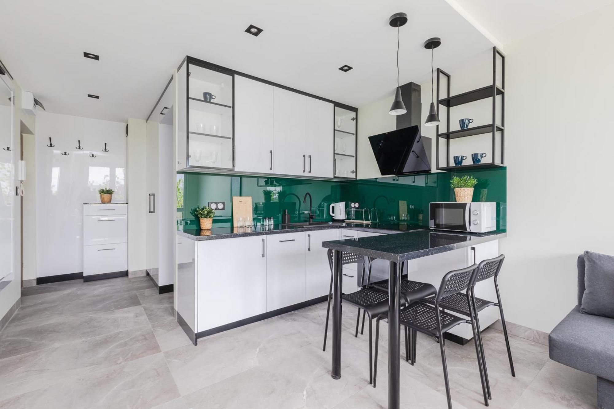 Apartment Superapart Saska 48a, Sleek 6th-floor With Balcony & Elevator Access Warschau
